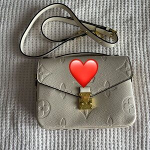 Cream and leopard print bag